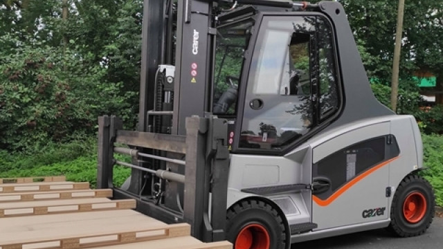 Carer-Elektrostapler mit 12 t Tragkraft